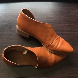 Universal Thread Goods Co